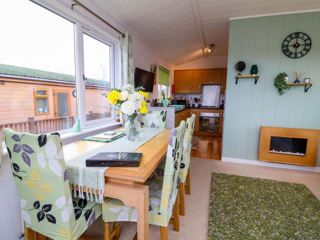 Daffodil Lodge, Mullacott Park - photo 4