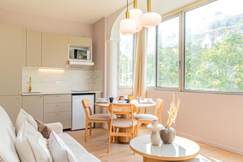 Stylish 1-Bedroom Apartment with Air Conditioning in Paris 17th - 2