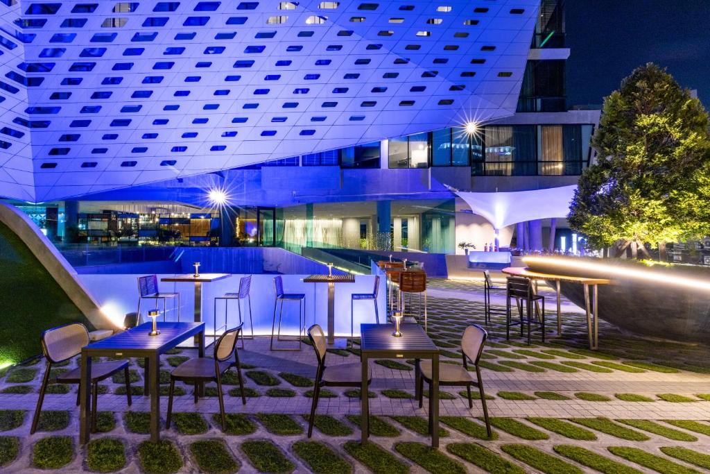 LiT BANGKOK Hotel