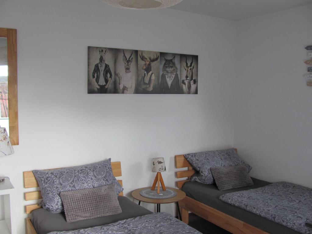 #1Komfortables helles Gästezimmer mit Balkon mit Gemeinschaftsbad W-Lan Airport nah Late Night Check in Haus Nr 9,5 - 2