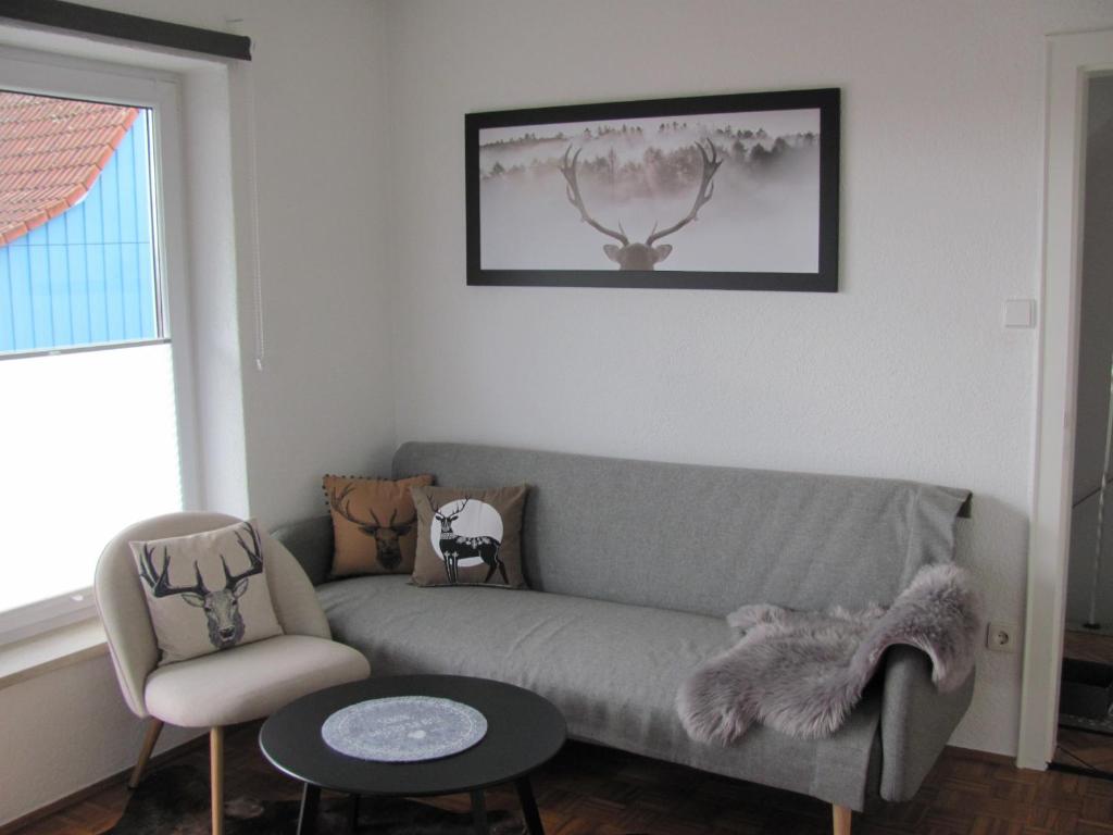 #1Komfortables helles Gästezimmer mit Balkon mit Gemeinschaftsbad W-Lan Airport nah Late Night Check in Haus Nr 9,5 - 3