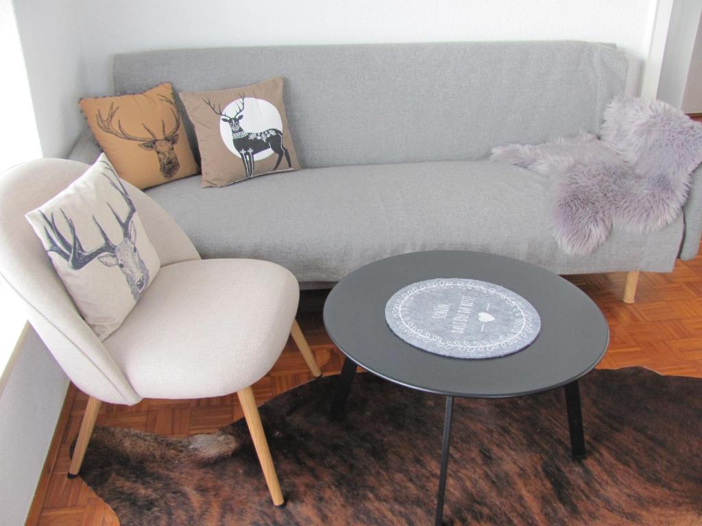 #1Komfortables helles Gästezimmer mit Balkon mit Gemeinschaftsbad W-Lan Airport nah Late Night Check in Haus Nr 9,5 - 4