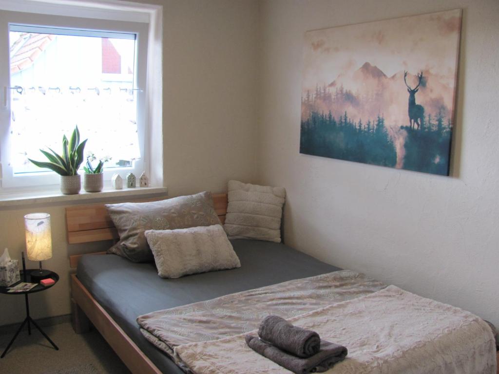 #2 Komfortables großzügiges Gästezimmer mit Gemeinschaftsbad W-Lan Airport nah Late Night Check in Haus Nr 9,5 - 2