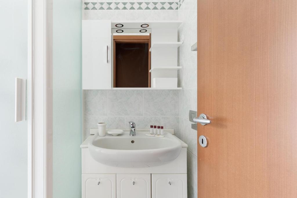 GuestHost - Porta Romana Balcony Flat - 5