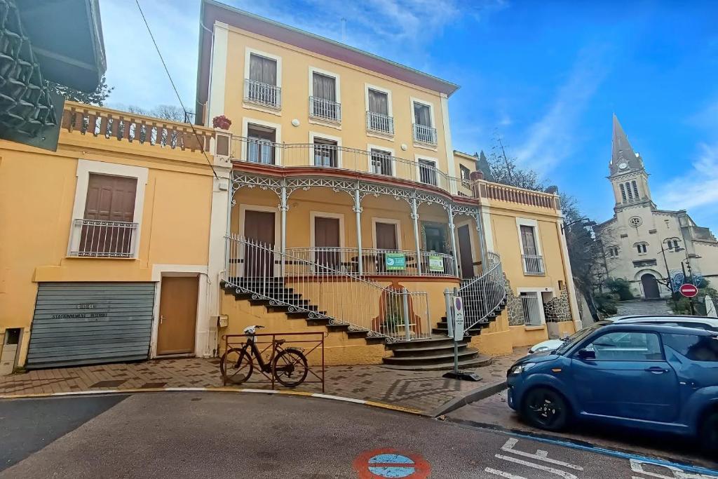 apt 11, 3ème étage, un large studio de 30 m2 avec balcon et vue sur montagne - 3