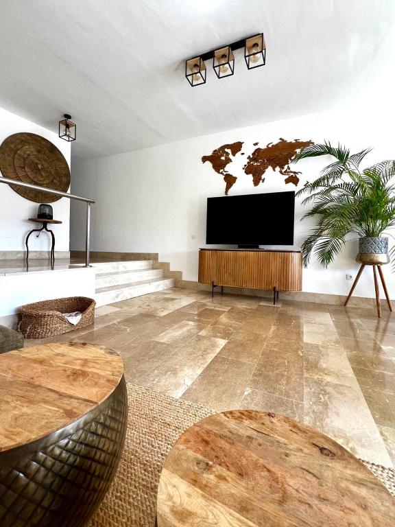 Luxury Home With Ocean View - 4