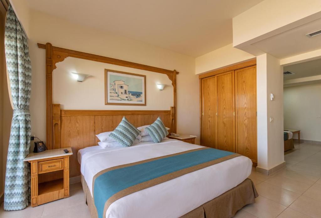 Hurghada Long Beach Resort — Hotel rooms in Hurghada, Red Sea