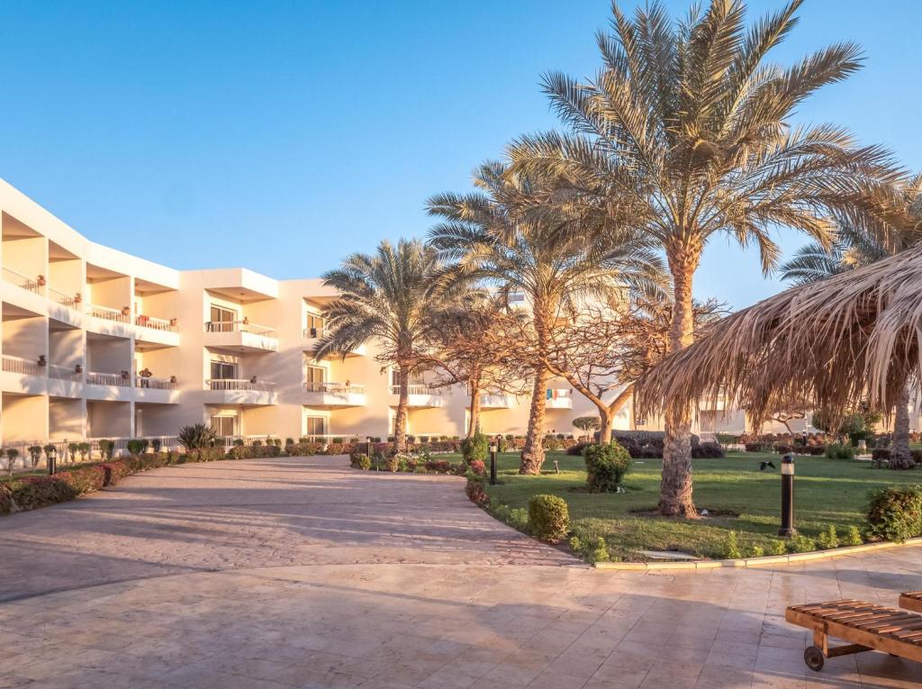 Hurghada Long Beach Resort — Hotel building in Hurghada, Red Sea