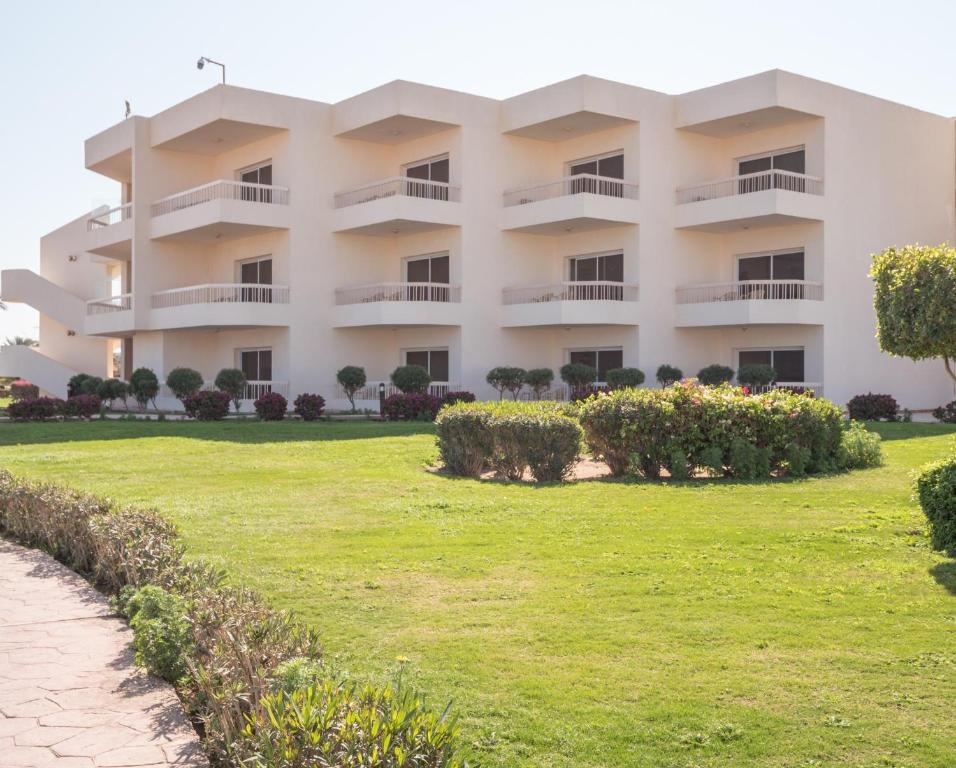 Hurghada Long Beach Resort — Hotel building in Hurghada, Red Sea