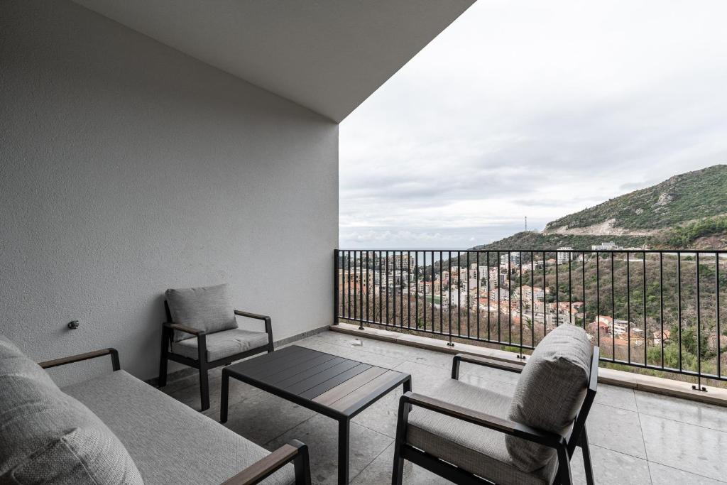 Stunning Bečići Apartment - 2