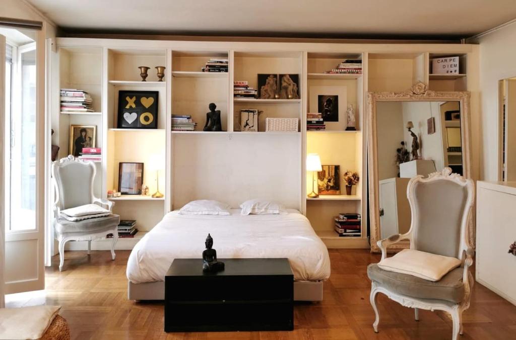 A large artistic-style studio in Panthéon - 1