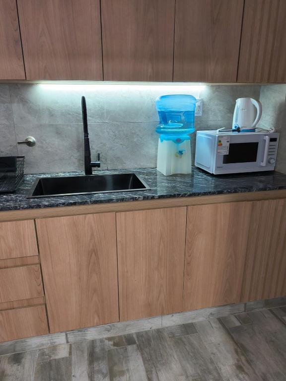 Amplio departamento céntrico 3 habitaciónes, 1 baño y medio, con estacionamiento en el edificio, mínimo 2 noches - 5