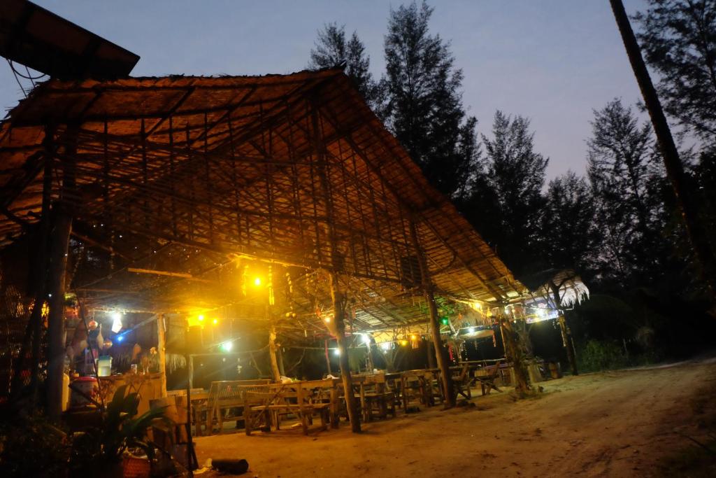 Mr. Chuoi bar and hut