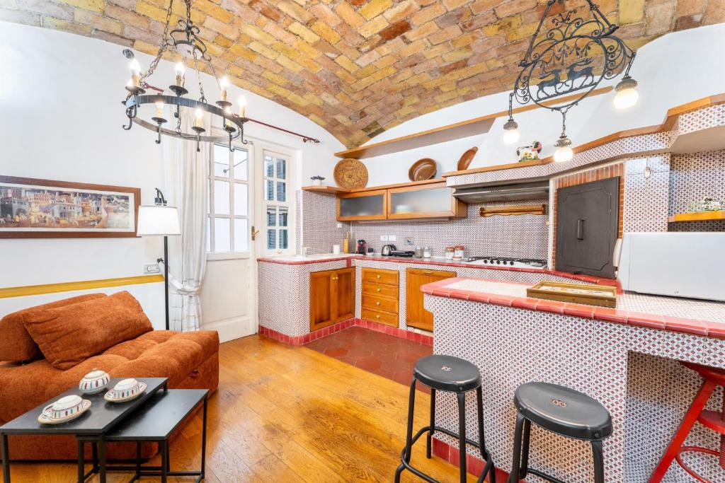 The British Corner, Central Cozy Loft with Garden 10 Min From Center - 2