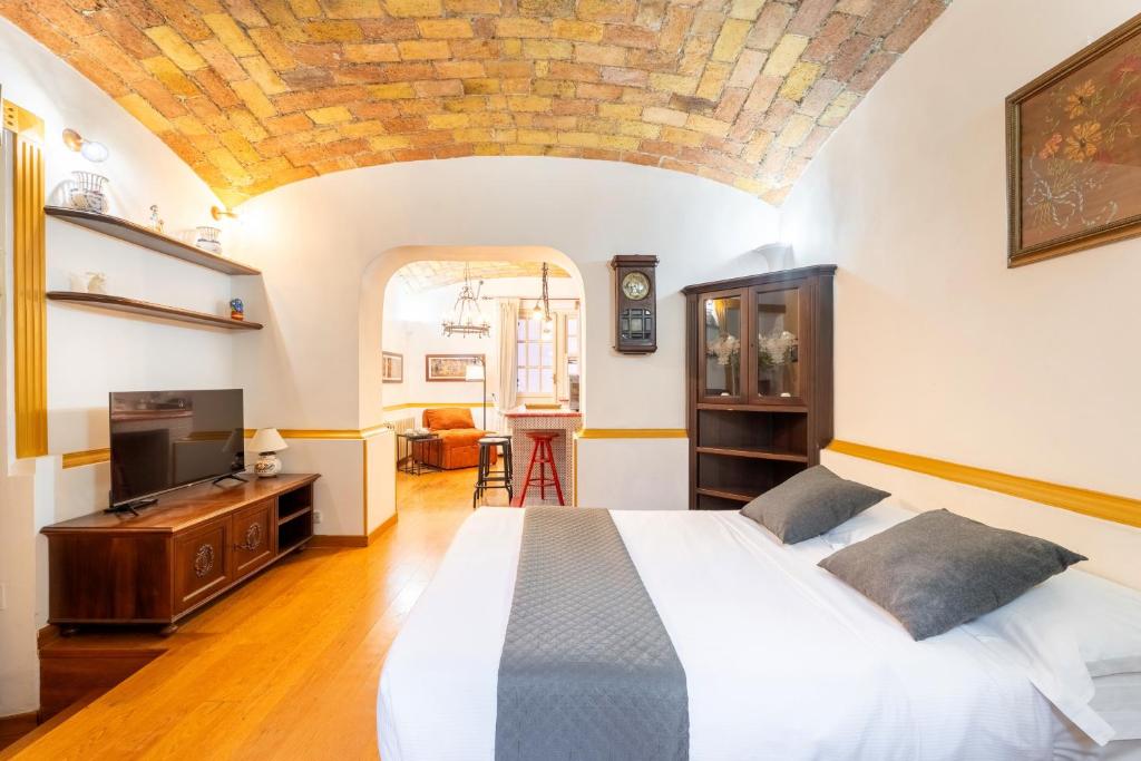 The British Corner, Central Cozy Loft with Garden 10 Min From Center - 1