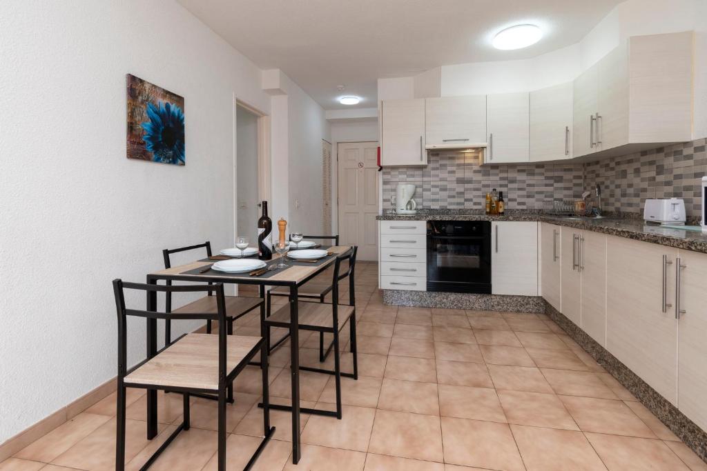 Wonderful 2 Bedroom Apartment Central Location - 5