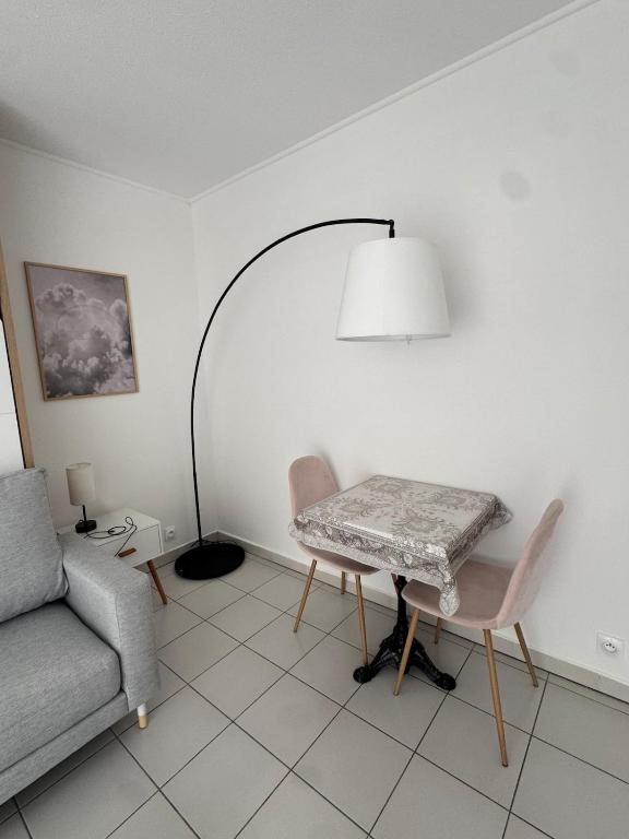 Mon Appart avec Terrasse et Piscine - 2