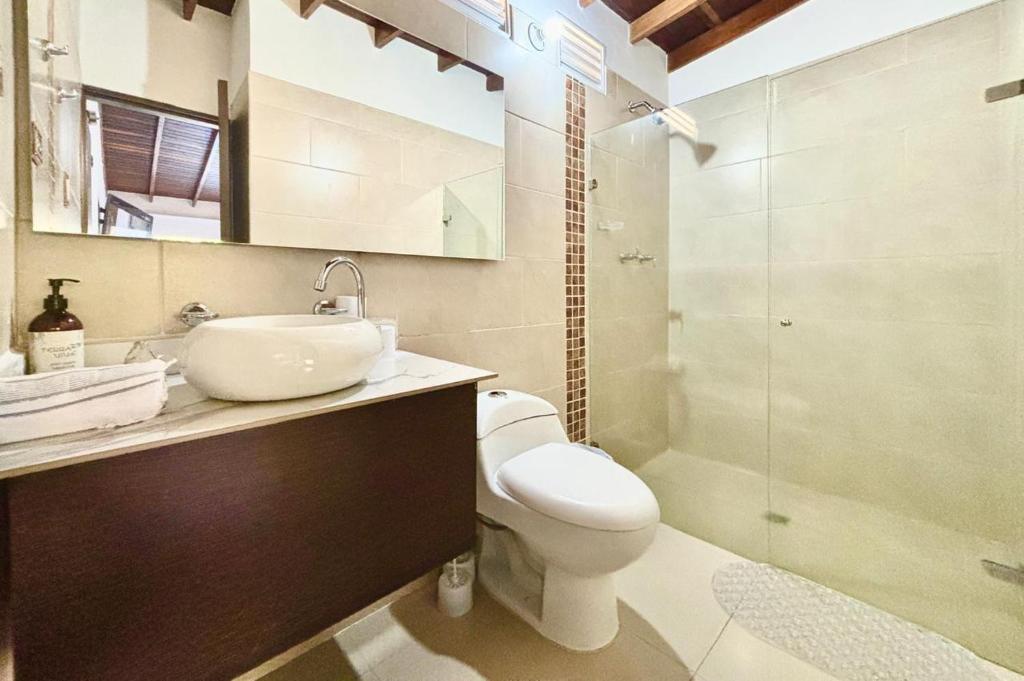 Apartaestudio en Laureles-plaza mayor-Av 33-laundry-wifi - 5