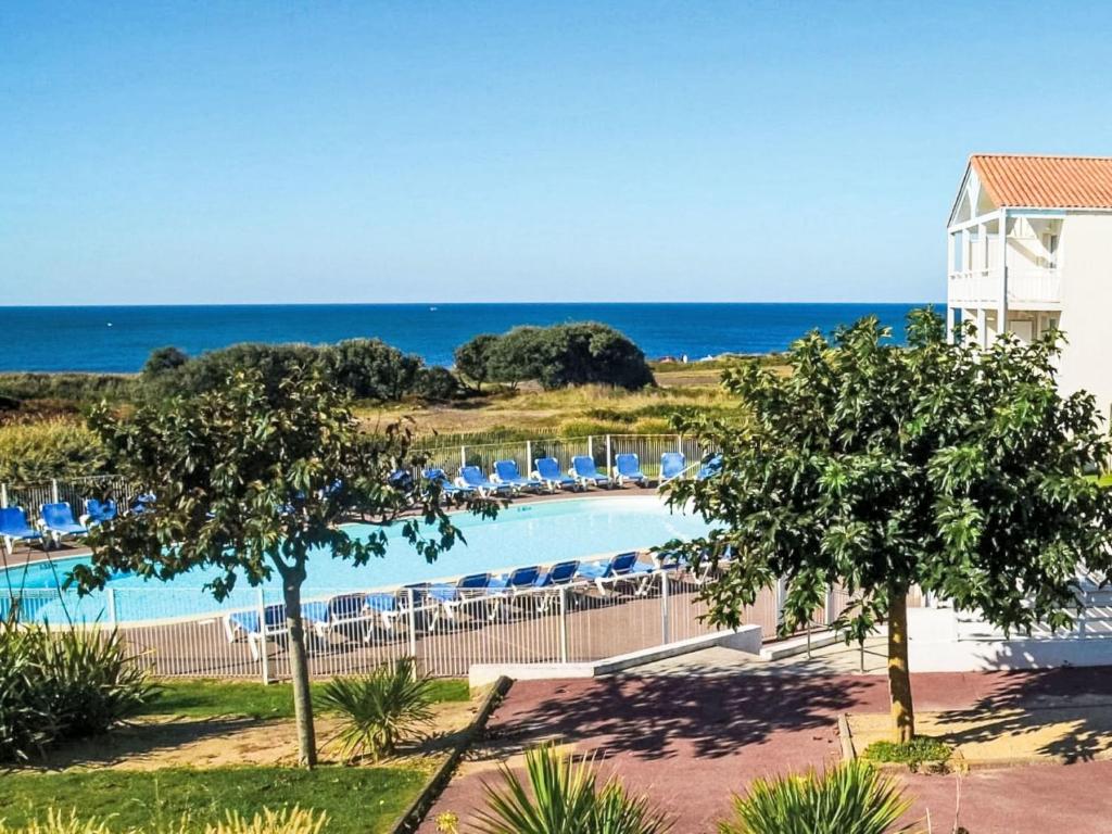 Apartment Garden and Sea 2-4 pers-vue mer-piscines by Interhome - 1