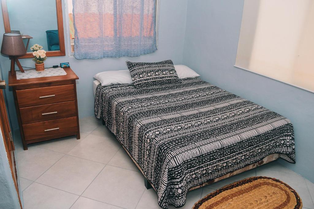 #1 Comoda Habitacion Privada cerca de todo - NO AC - 2