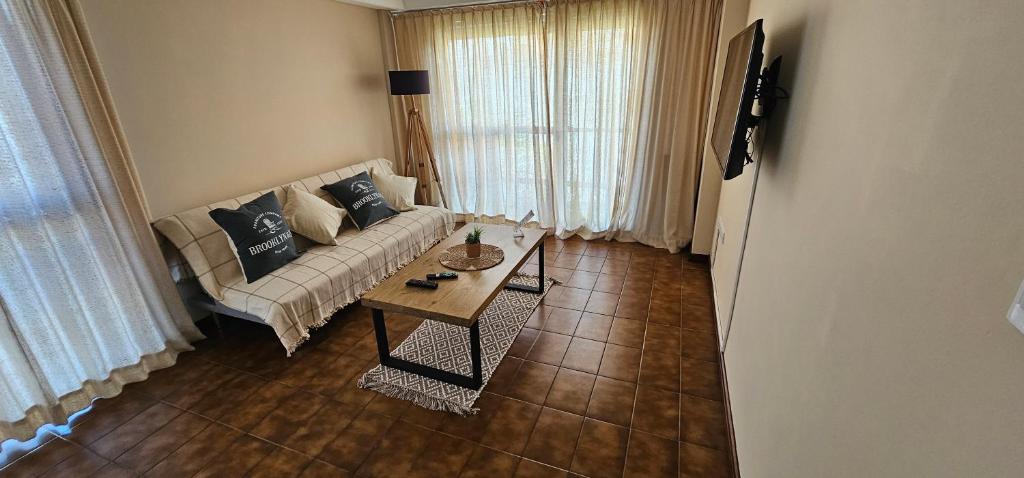 Dto zona Varese,2 ámbientes, con balcón - 1