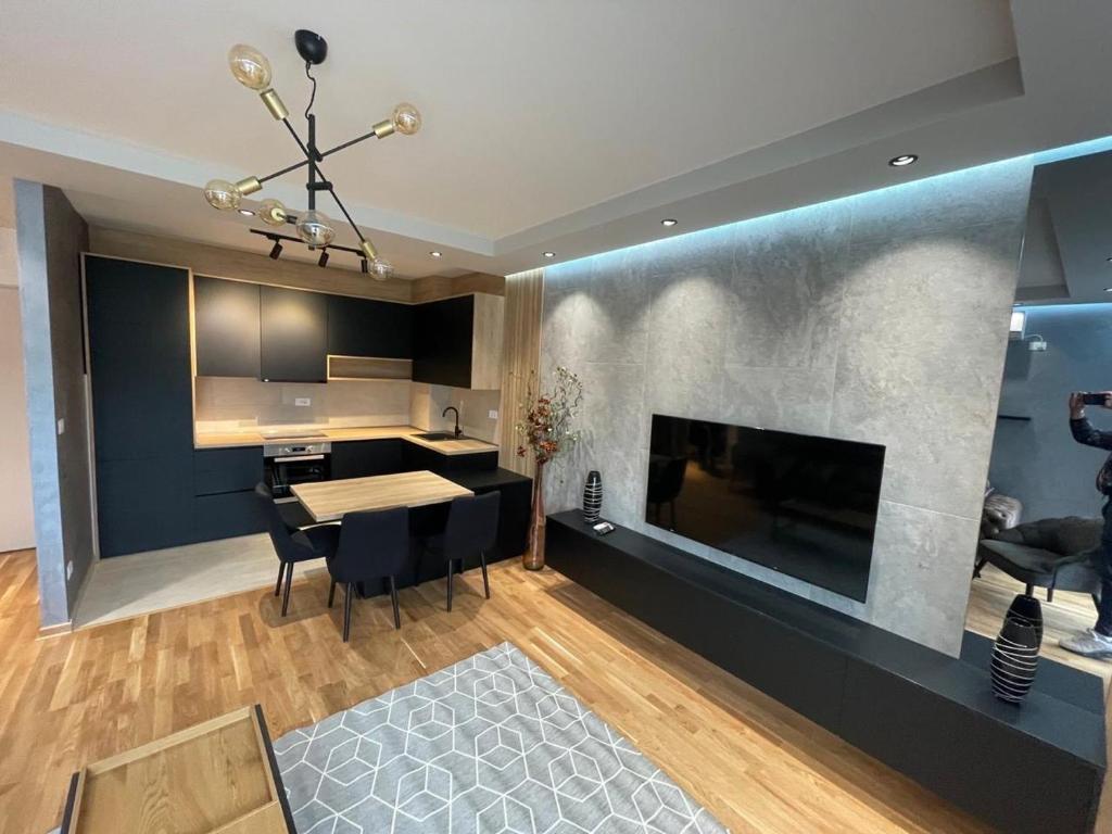Montenegro Black Suite - 1