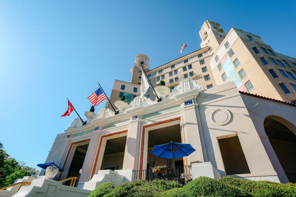 Exterior view, Arlington Resort Hotel & Spa in Hot Springs (AR)