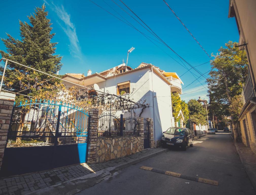 Bujtina Leon's Apartments photo