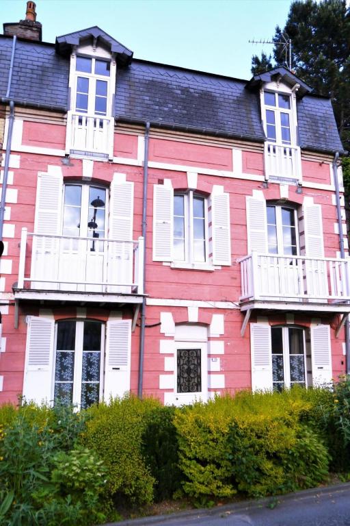 Apartment Apartment Rose in Villers-sur-Mer by Interhome - 2
