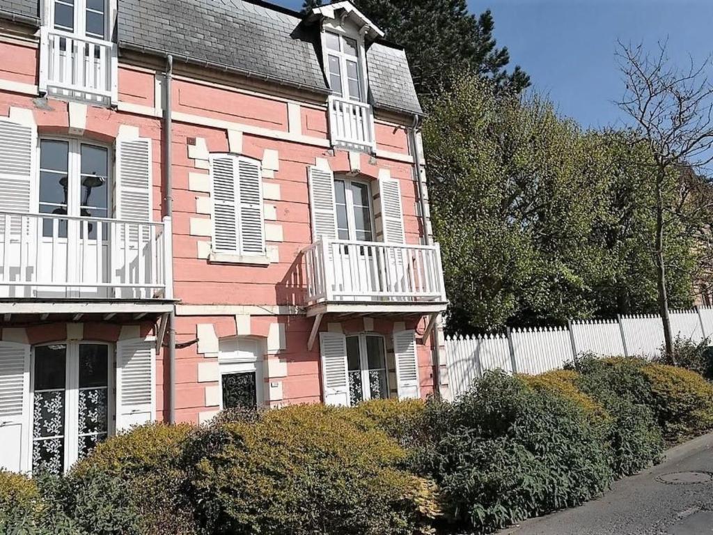 Apartment Wohnung Les Muguets mit Garten und Grillplatz by Interhome - 1