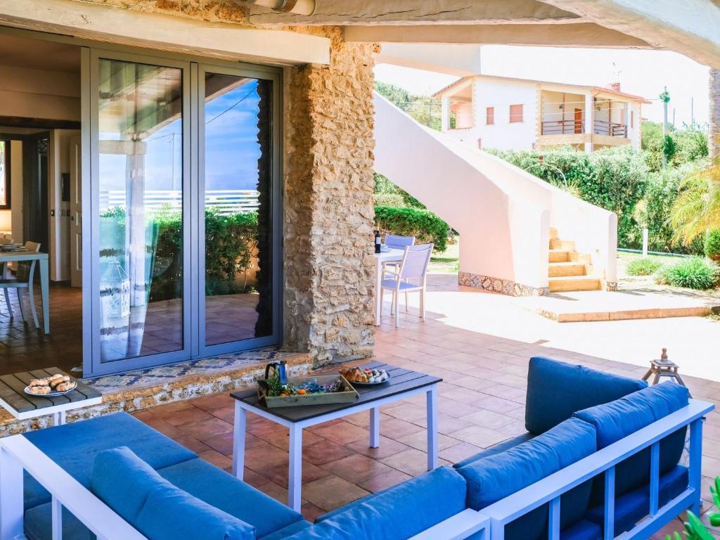 Apartment Wohnung in Balestrate mit Schwimmbad und Meerblick by Interhome - 1