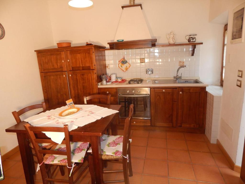 Apartment Dreizimmerwohnung für 4 Personen 3 km vom Zentru by Interhome - 4