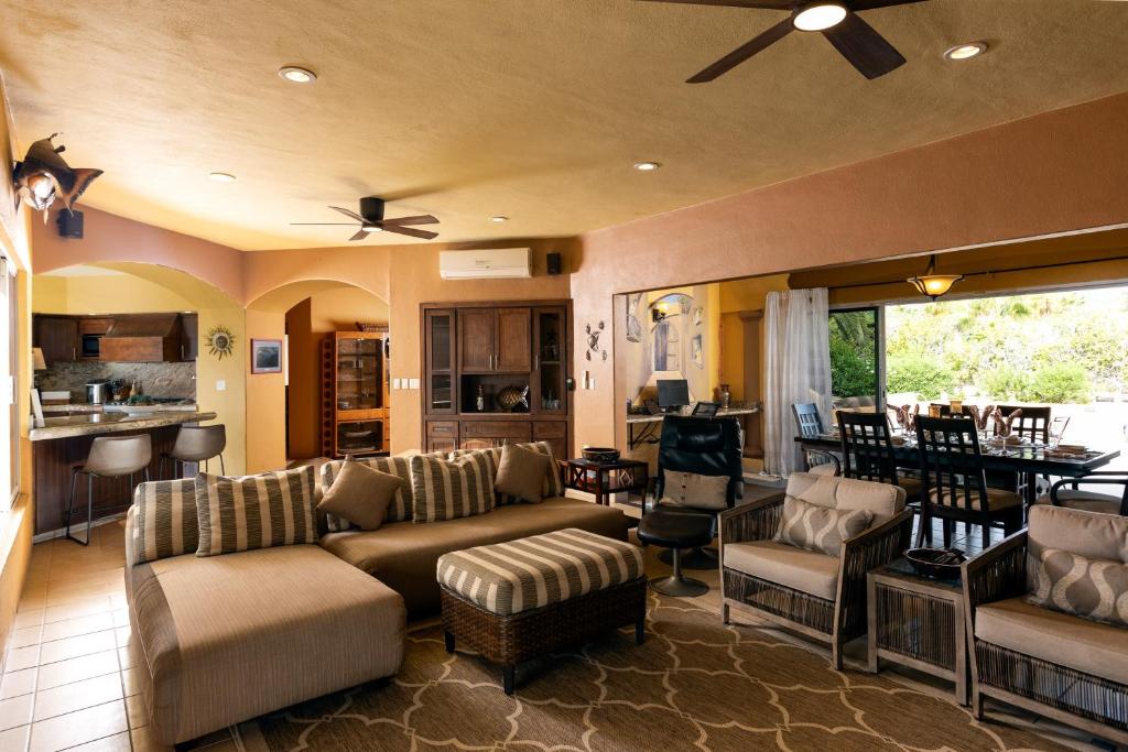 Steps to Sand: Ocean-View Cabo Home w/ Heated Pool - 5