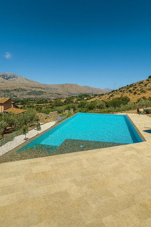 Mediterranean Villa With Panoramic Infinity Pool - 3