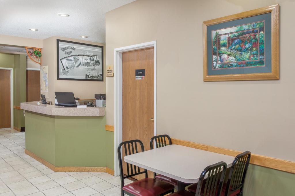 Super 8 by Wyndham Goshen photo