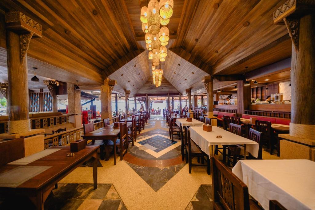 Restaurant, Sand Sea Resort in Krabi
