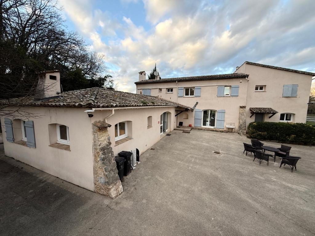 cdc stables antibes - 1