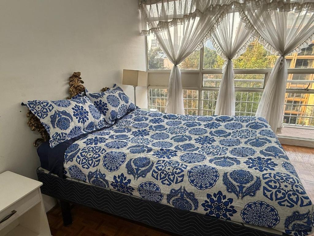 Central, comfortable & bright room in Roma Norte, Mexico City - 2