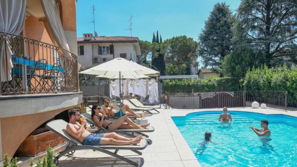 Villa Bugatti Indipendent Villa ,lake view and private pool, DesenzanoLoft Official Partner Homes & Villas by Marriott Bonvoy - 5