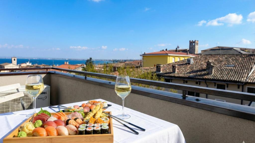 Smiling in Desenzano Lake View DesenzanoLoft Official Partner Homes & Villas by Marriott Bonvoy - 2