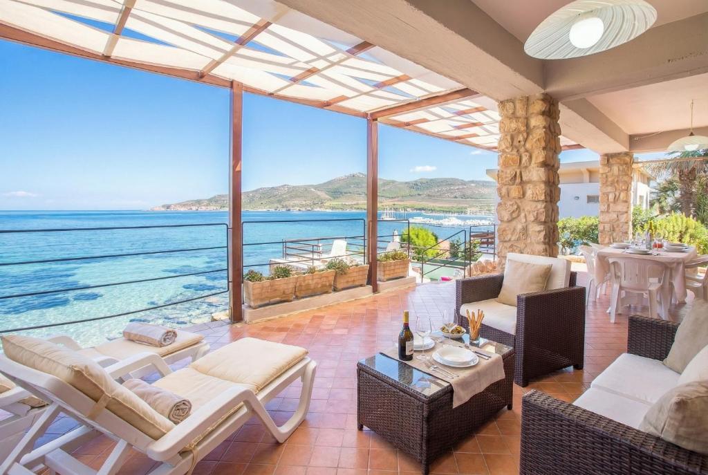 ClickSardegna Villa Flavia with seafront terrace in the Porto Conte Nature Park - 1
