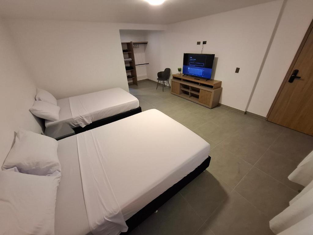 Hotel La Casona - Cerca al Estadio Atanasio Girardot y Laureles - 5