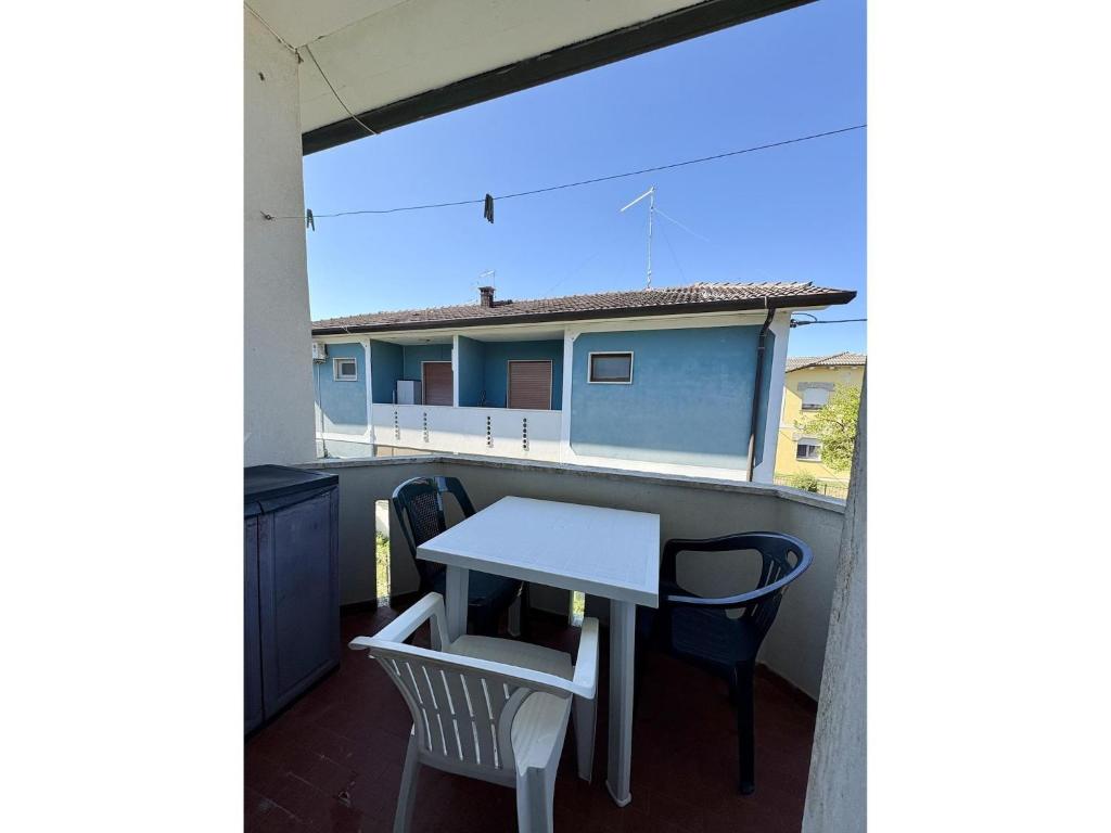 Small apartment house with balcony - 4