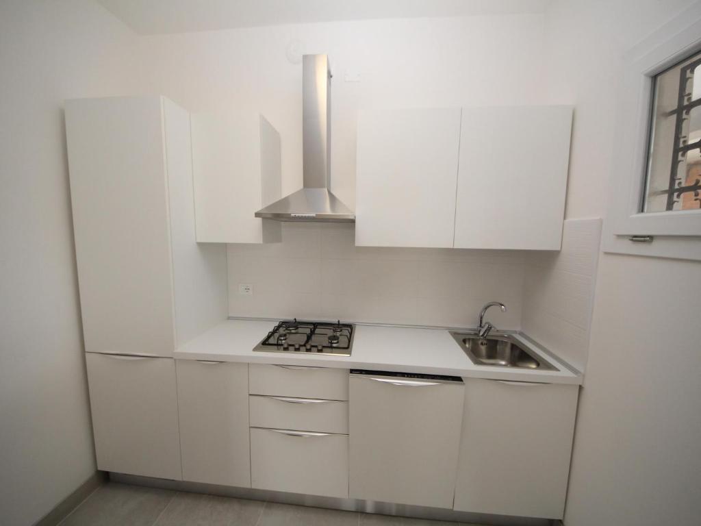 Modern Comfort in Rosolina near Beach - 4
