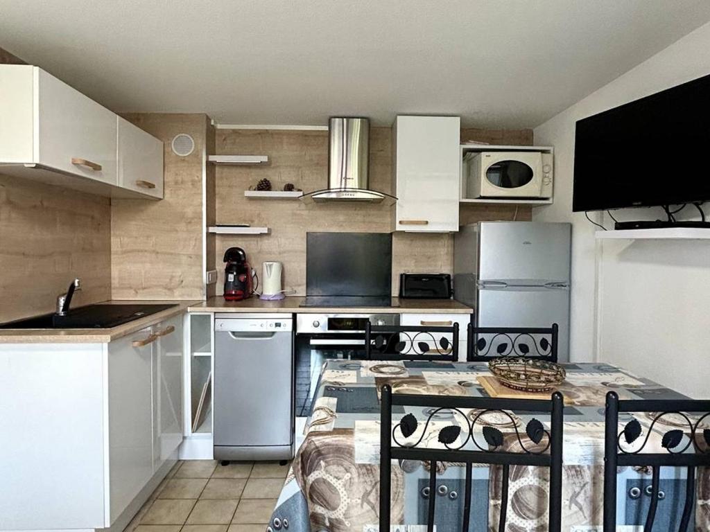 Superbe appart rénové avec clim et balcon à 50m de l'étang - FR-1-529-218 - 2