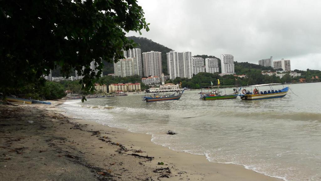 Penang Tanjung Bungah Medium Cost Apartment Stay photo