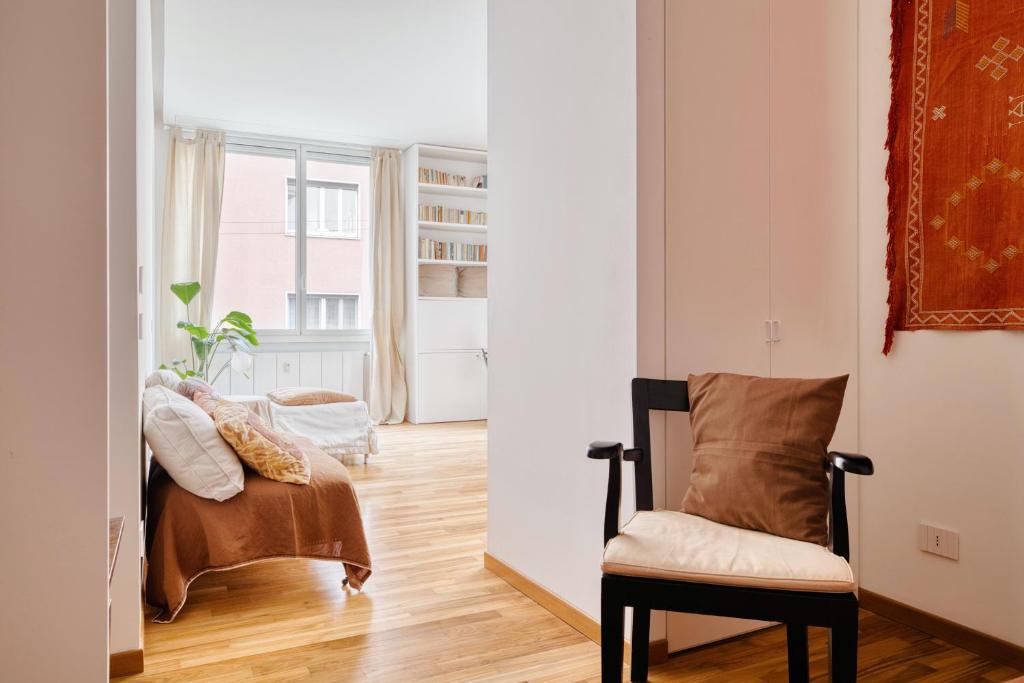 Just Urban Stays - Exclusive 1BR City Center with Balcony - 3
