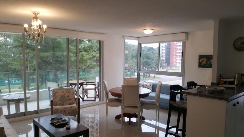Roosvelt Avenue - 4