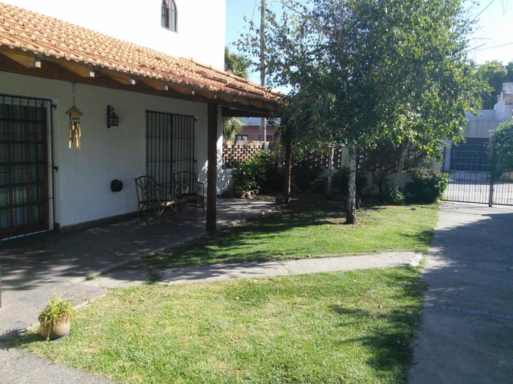 Hermoso Chalet con pileta - 2