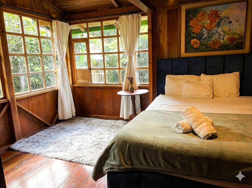 Mindo Wood Cabin - 5